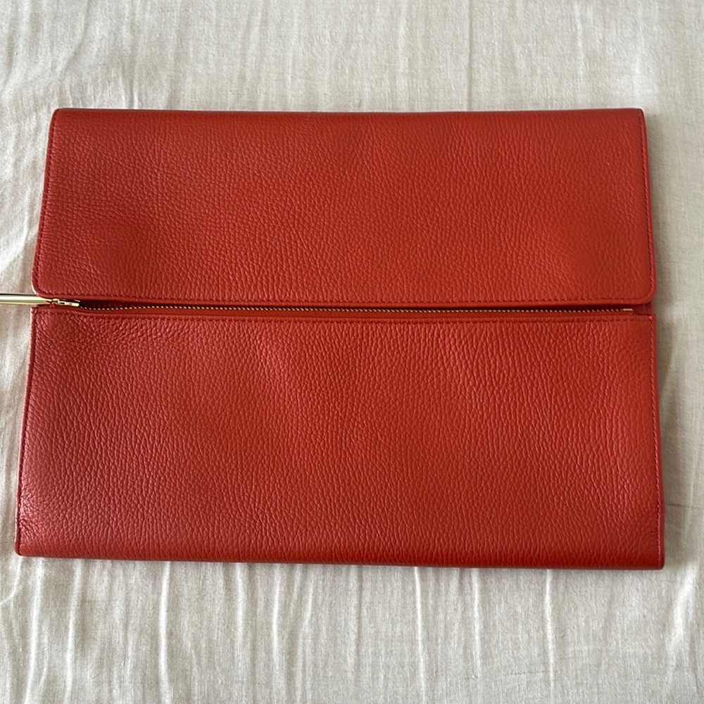 Cuyana tech carryall case in blood orange - like new condition